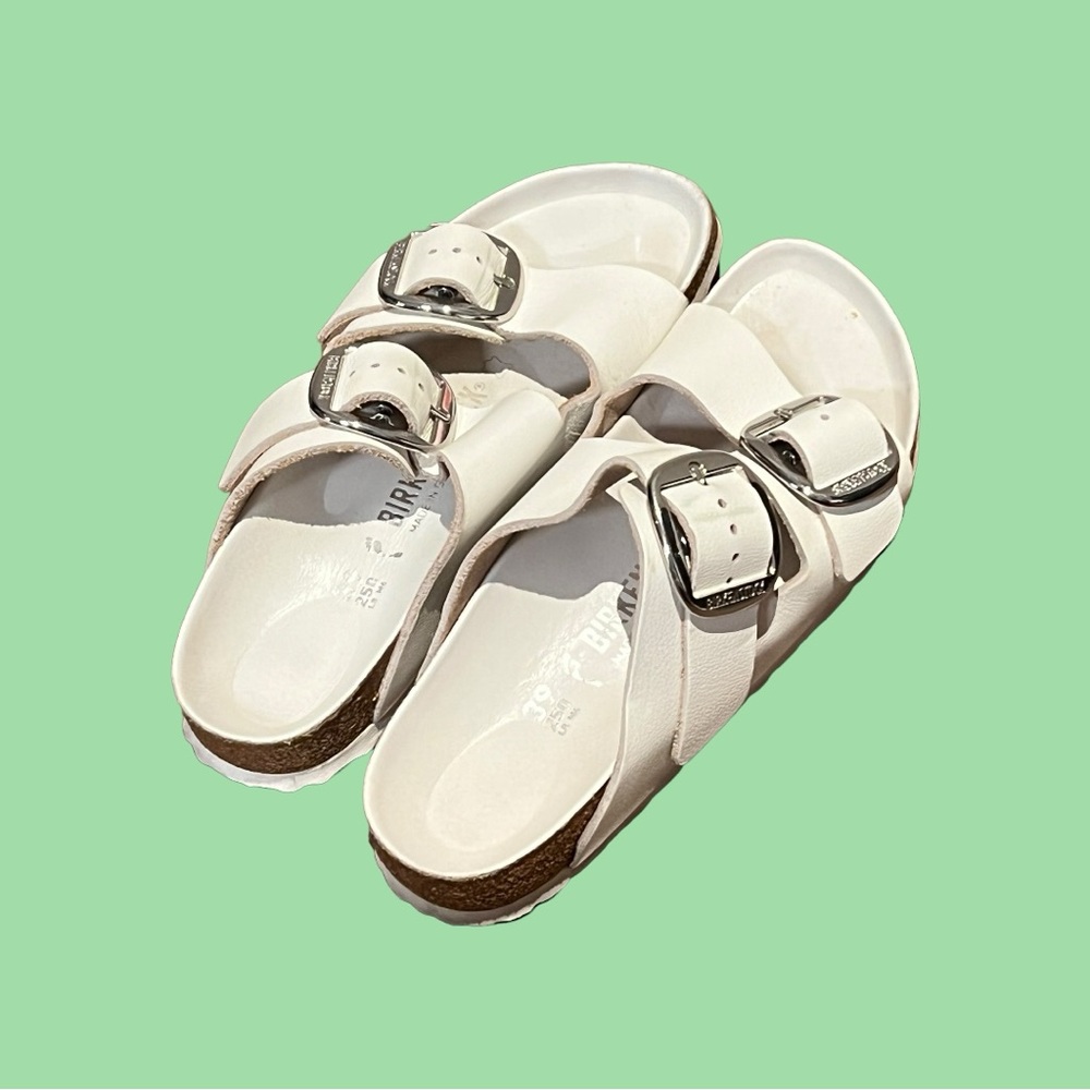 Birkenstock RARE white leather sandals with big buckles. Size 39 Gorgeous
